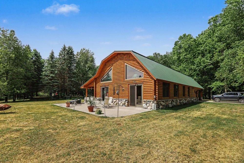 8157 NW Kellogg Road Clearwater Township, MI 49612