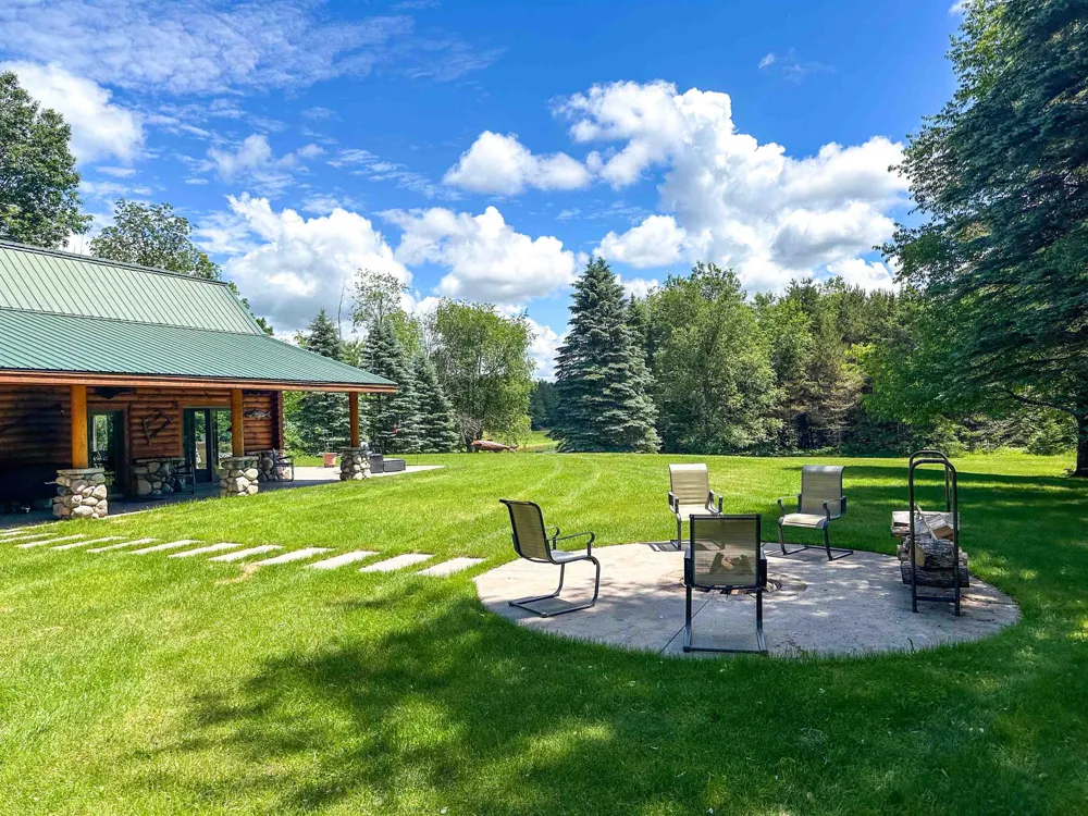 8157 NW Kellogg Road Clearwater Township, MI 49612
