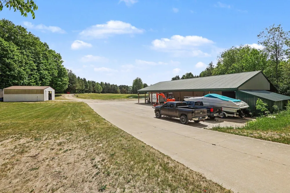 8157 NW Kellogg Road Clearwater Township, MI 49612