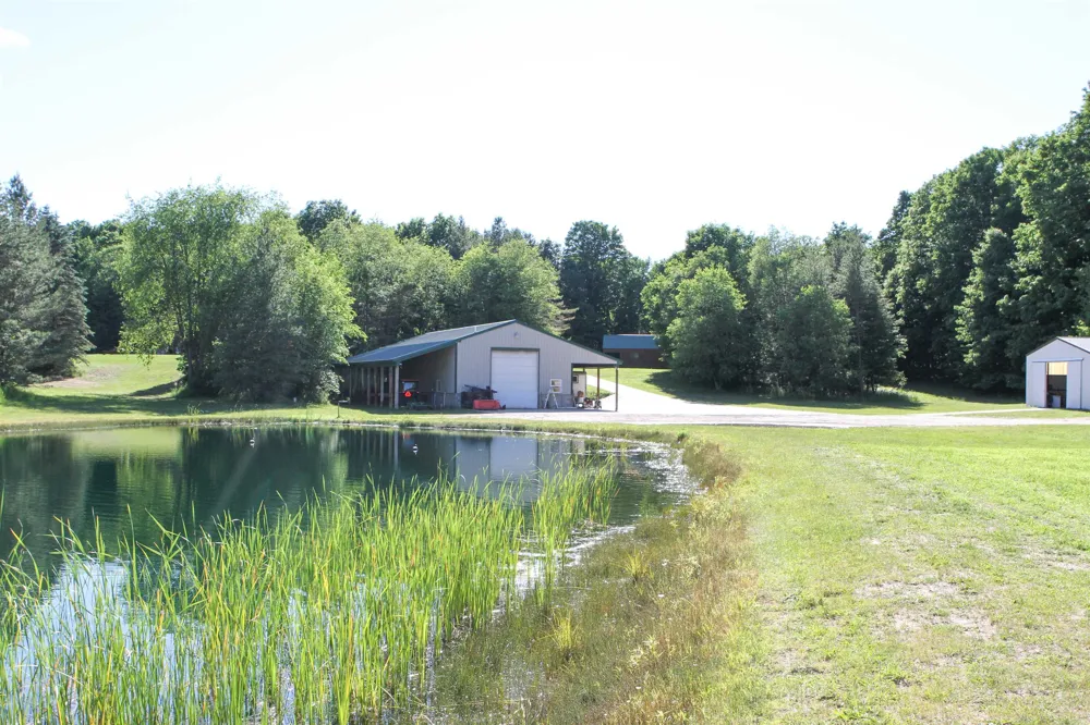 8157 NW Kellogg Road Clearwater Township, MI 49612