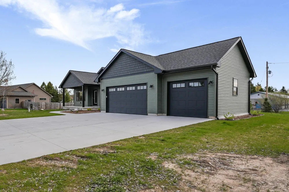 4054 Center Farm Lane Long Lake Township, MI 49685