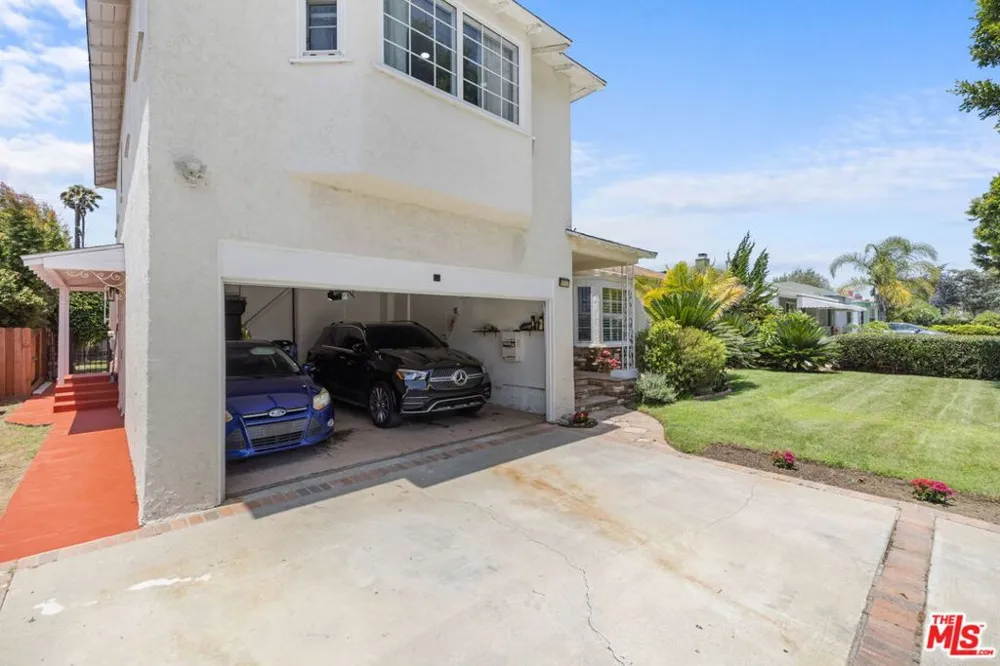 9717 S 4th Avenue Inglewood, CA 90305
