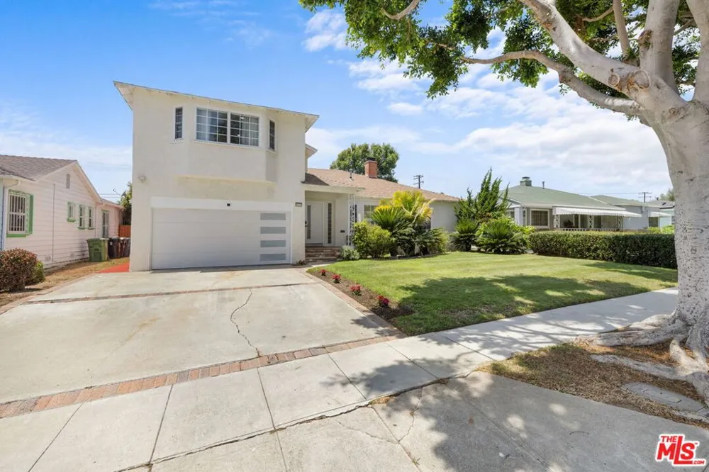 9717 S 4th Avenue Inglewood, CA 90305