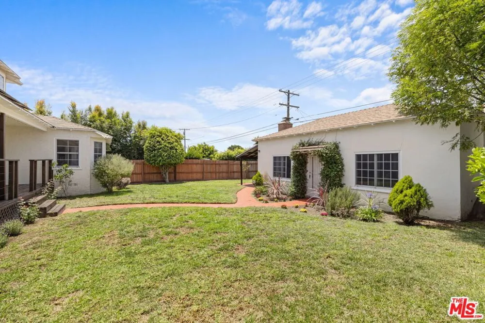 9717 S 4th Avenue Inglewood, CA 90305