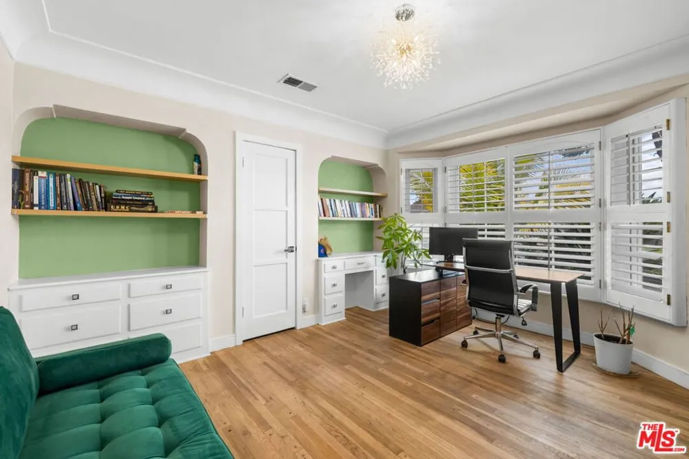 9717 S 4th Avenue Inglewood, CA 90305