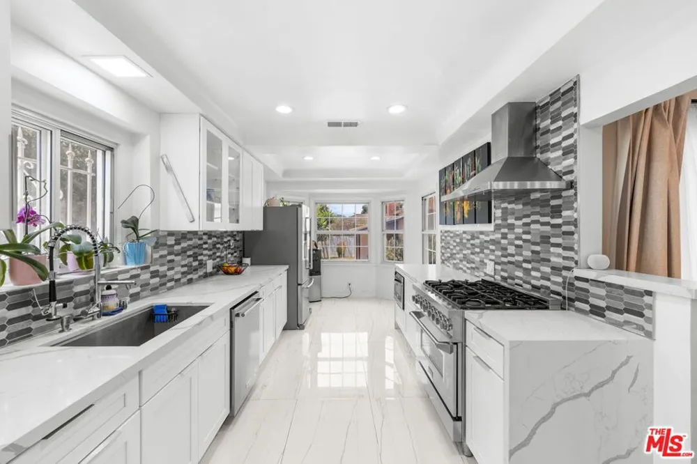 9717 S 4th Avenue Inglewood, CA 90305