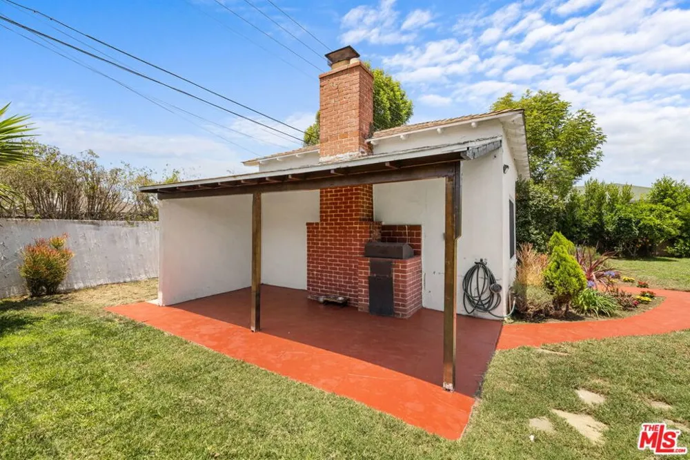 9717 S 4th Avenue Inglewood, CA 90305