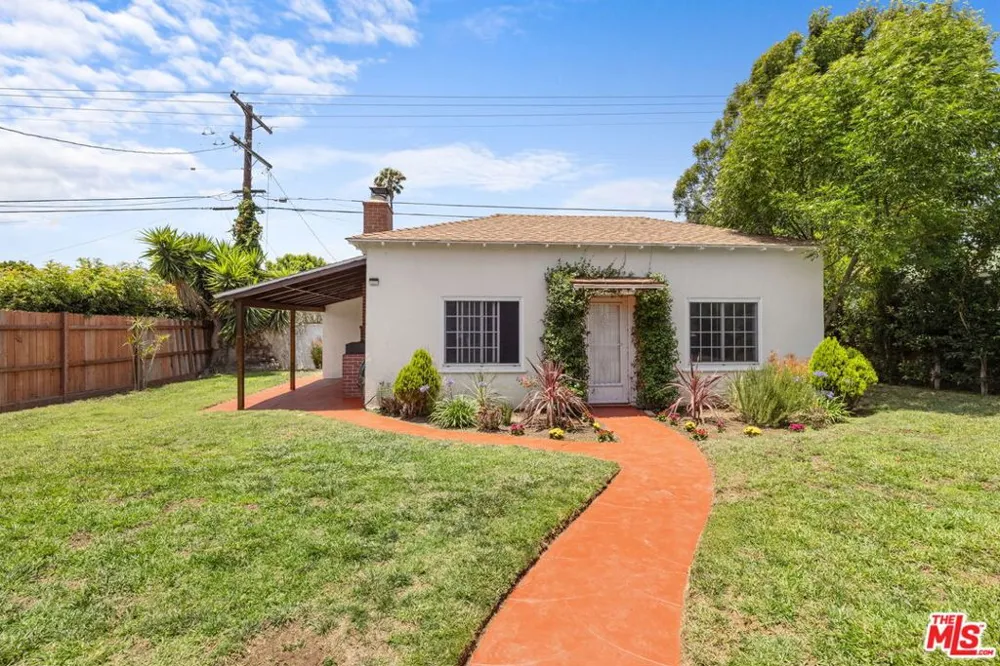 9717 S 4th Avenue Inglewood, CA 90305
