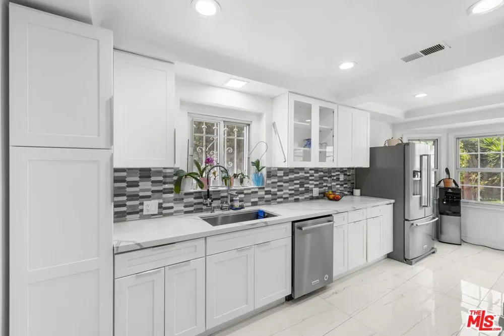 9717 S 4th Avenue Inglewood, CA 90305