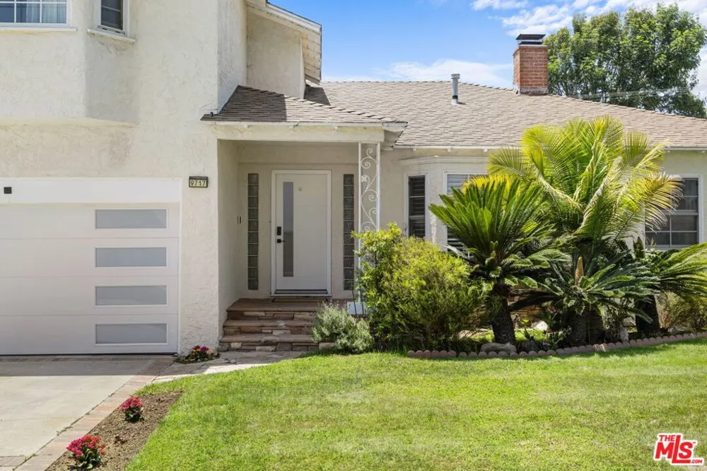 9717 S 4th Avenue Inglewood, CA 90305