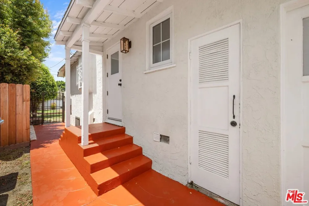 9717 S 4th Avenue Inglewood, CA 90305