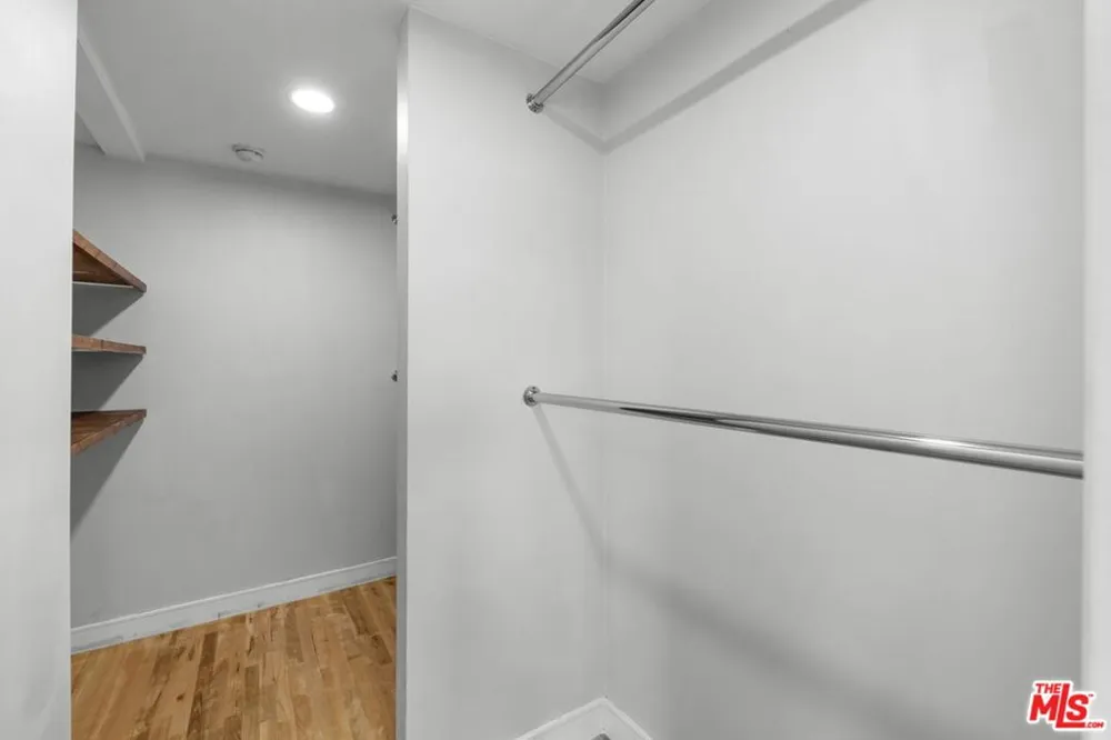 9717 S 4th Avenue Inglewood, CA 90305