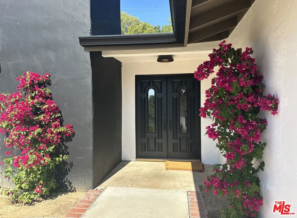 1131 Rancho Drive Ojai, CA 93023