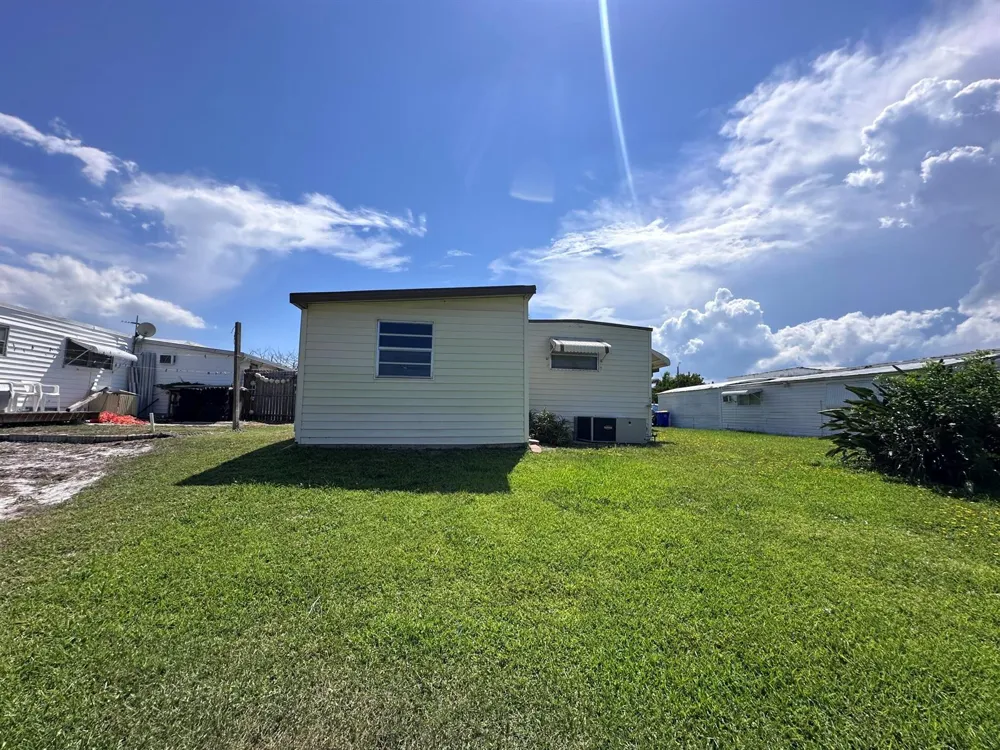8379 SE Eagle Avenue Hobe Sound, FL 33455