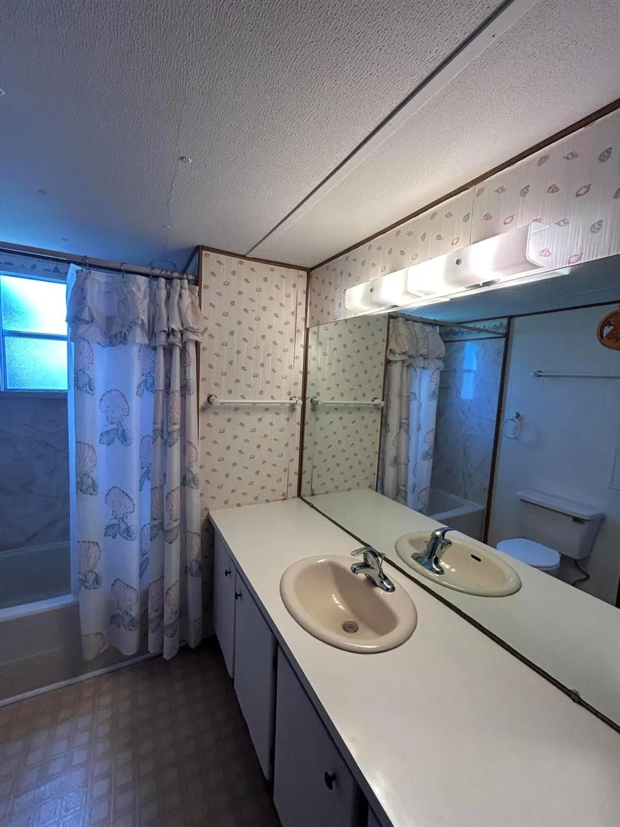 8379 SE Eagle Avenue Hobe Sound, FL 33455