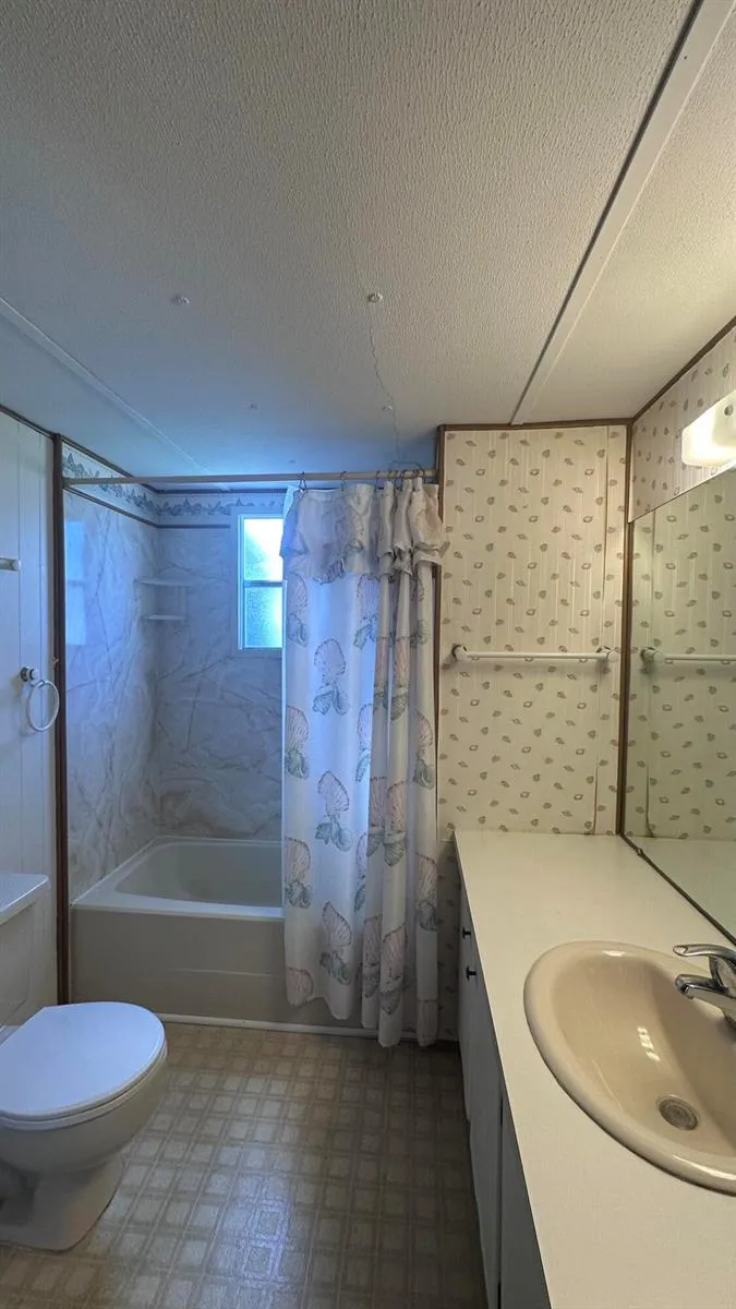 8379 SE Eagle Avenue Hobe Sound, FL 33455
