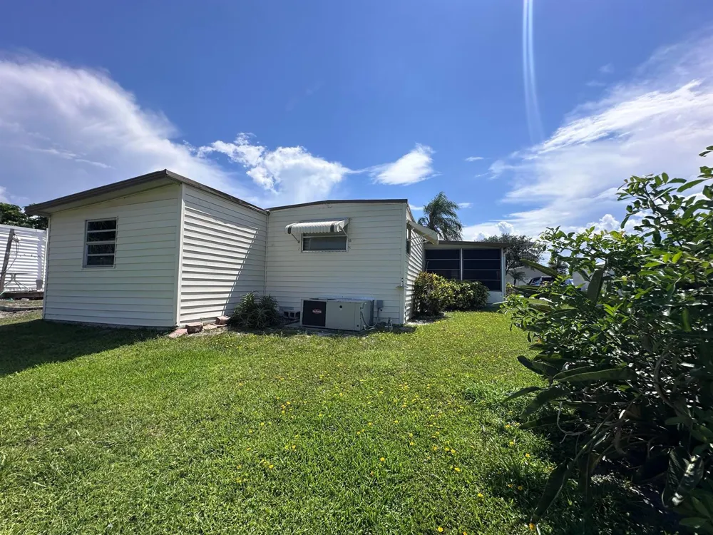 8379 SE Eagle Avenue Hobe Sound, FL 33455