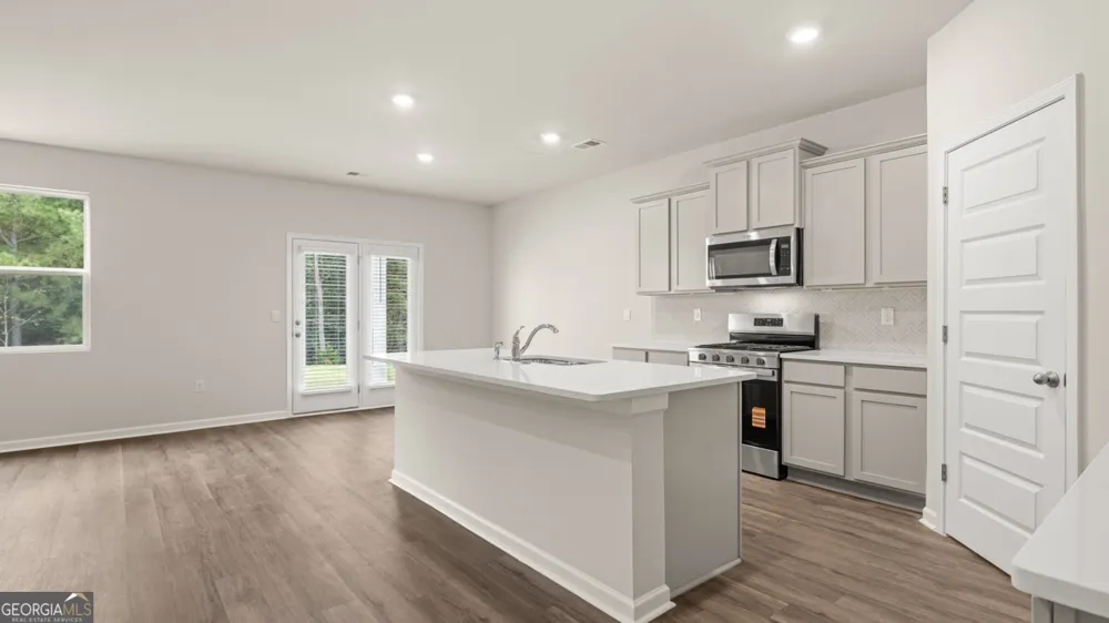 242 Defilippe DR Statham, GA 30666