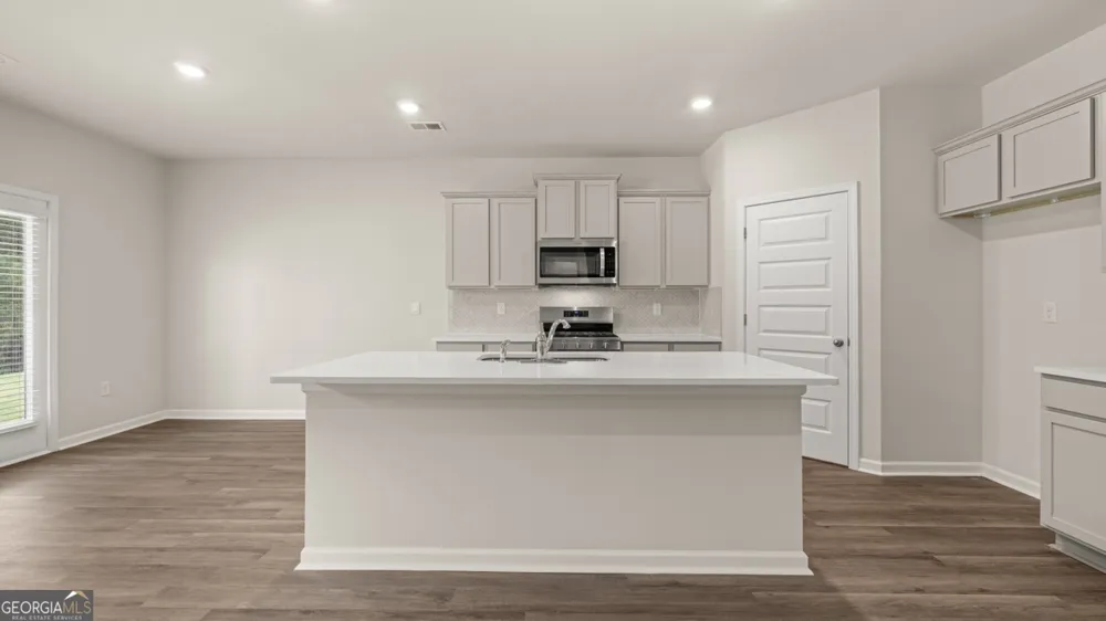 242 Defilippe DR Statham, GA 30666