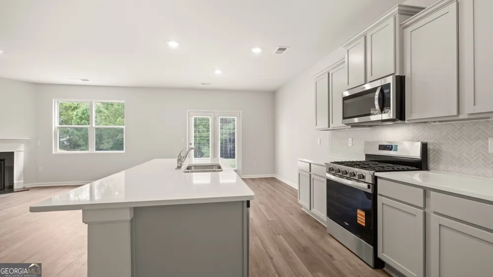 242 Defilippe DR Statham, GA 30666