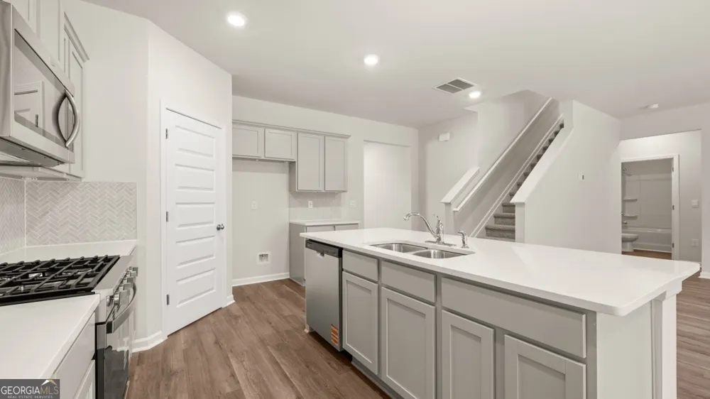 242 Defilippe DR Statham, GA 30666