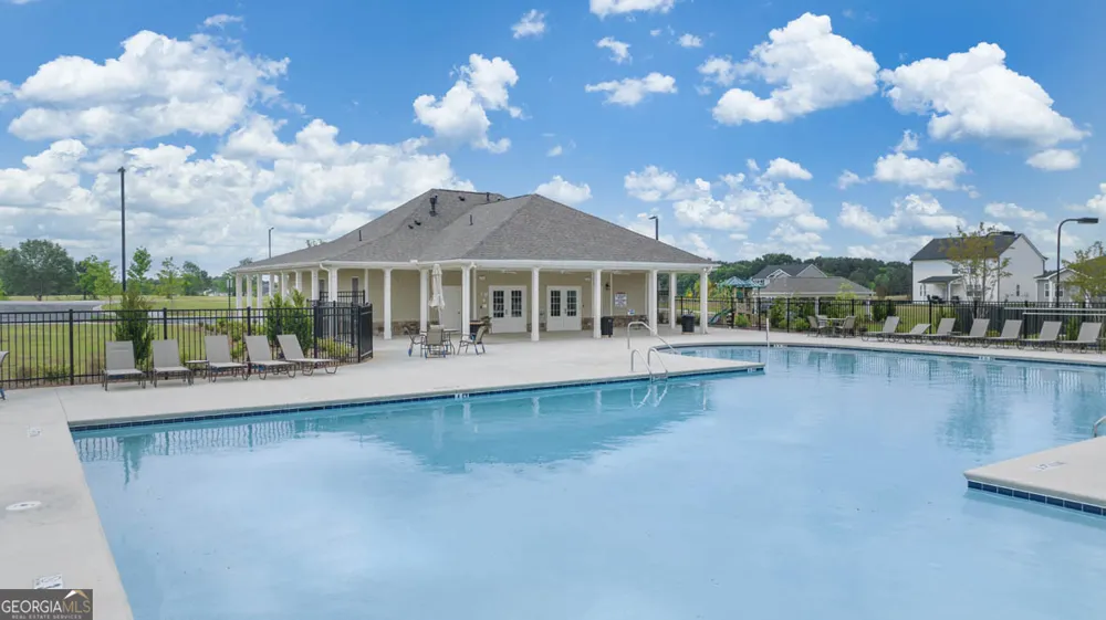 242 Defilippe DR Statham, GA 30666