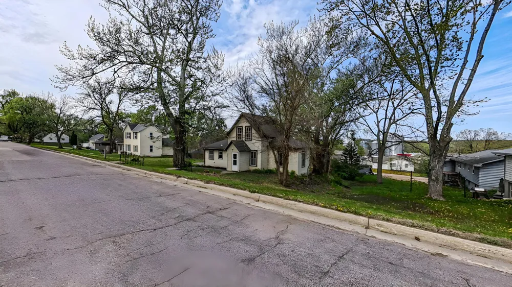 320 3rd Street Le Sueur, MN 56058