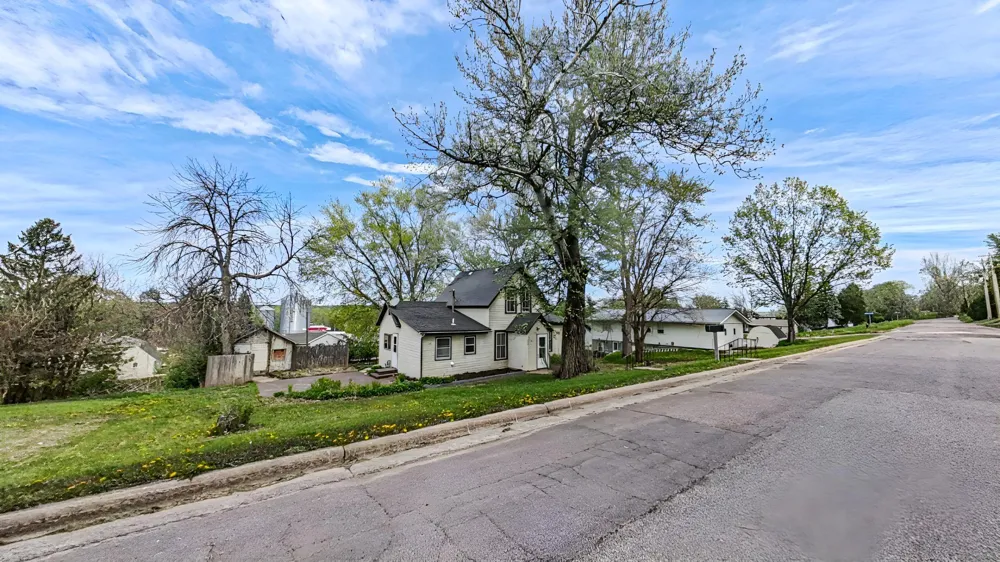 320 3rd Street Le Sueur, MN 56058