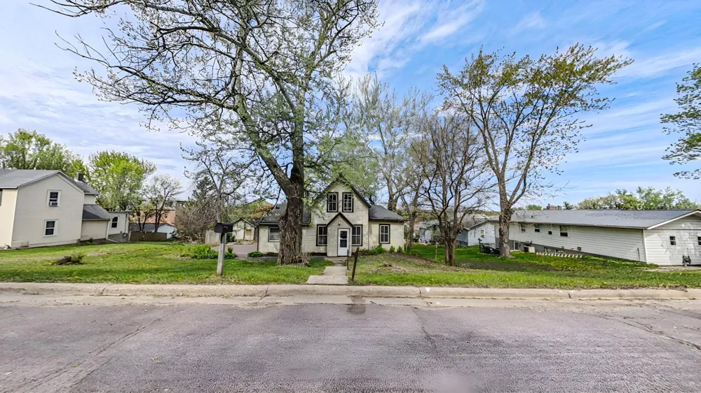 320 3rd Street Le Sueur, MN 56058