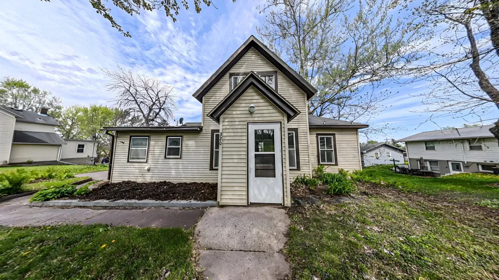 320 3rd Street Le Sueur, MN 56058