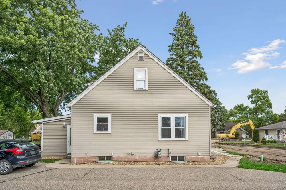 213 Queen Avenue NW Silver Lake, MN 55381