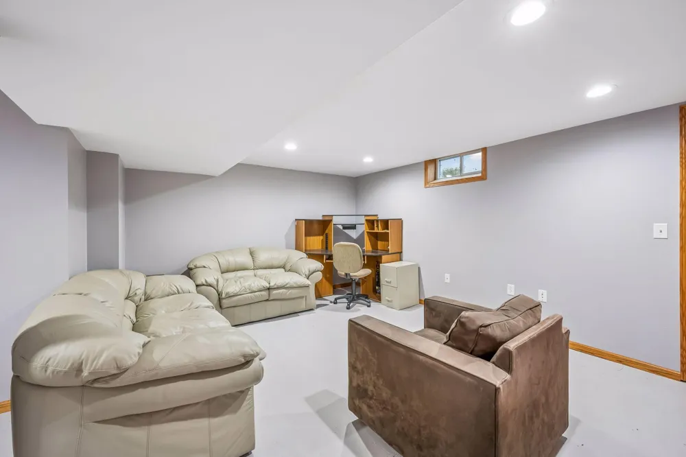 213 Queen Avenue NW Silver Lake, MN 55381