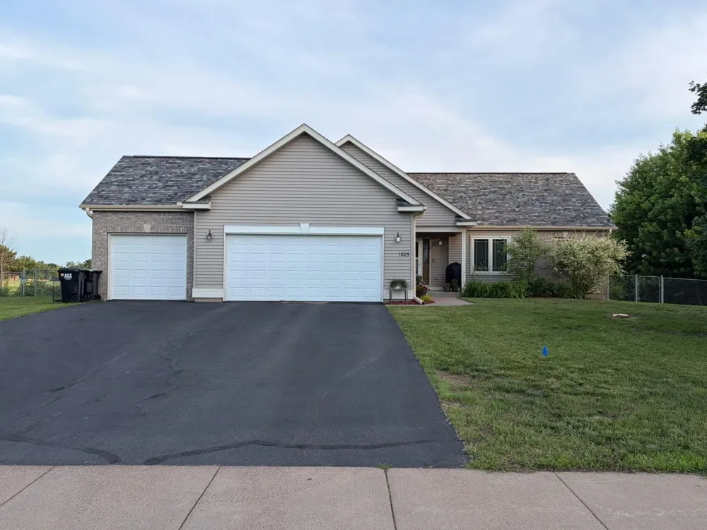1205 Wendover Street NW Isanti, MN 55040