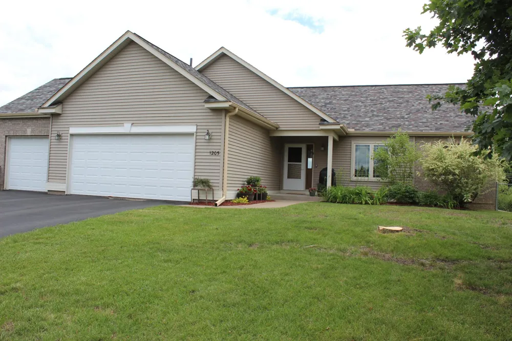1205 Wendover Street NW Isanti, MN 55040