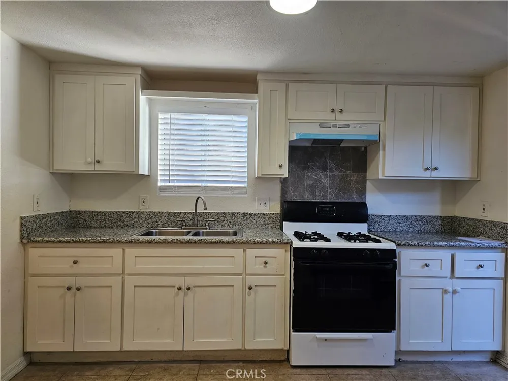 218 E 25th Long Beach, CA 90806