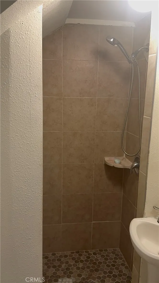 218 E 25th Long Beach, CA 90806