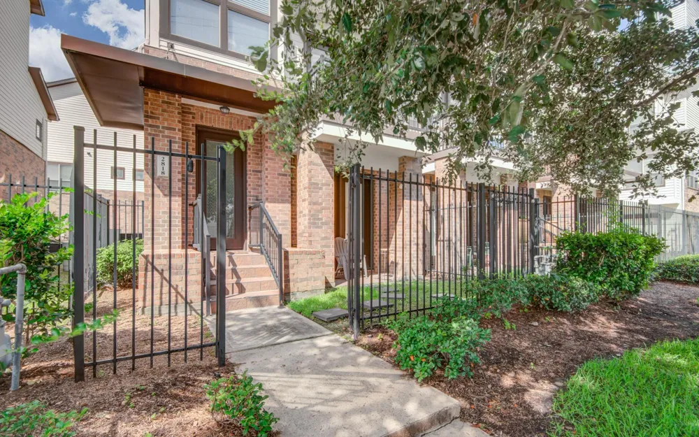 2818 Polk Street Houston, TX 77003