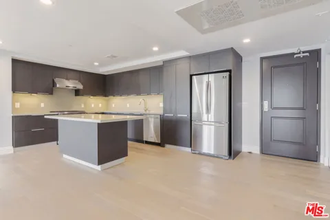 2939 Leeward Avenue #401