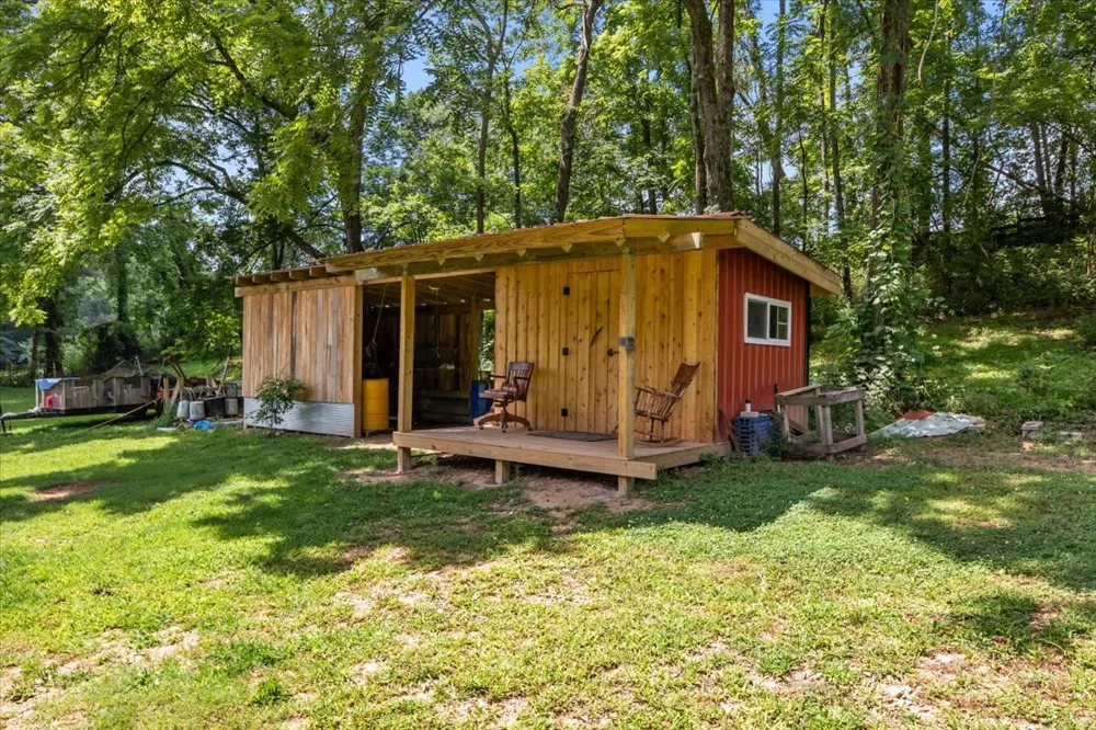 2035 Skyview Dr Centerville, TN 37033