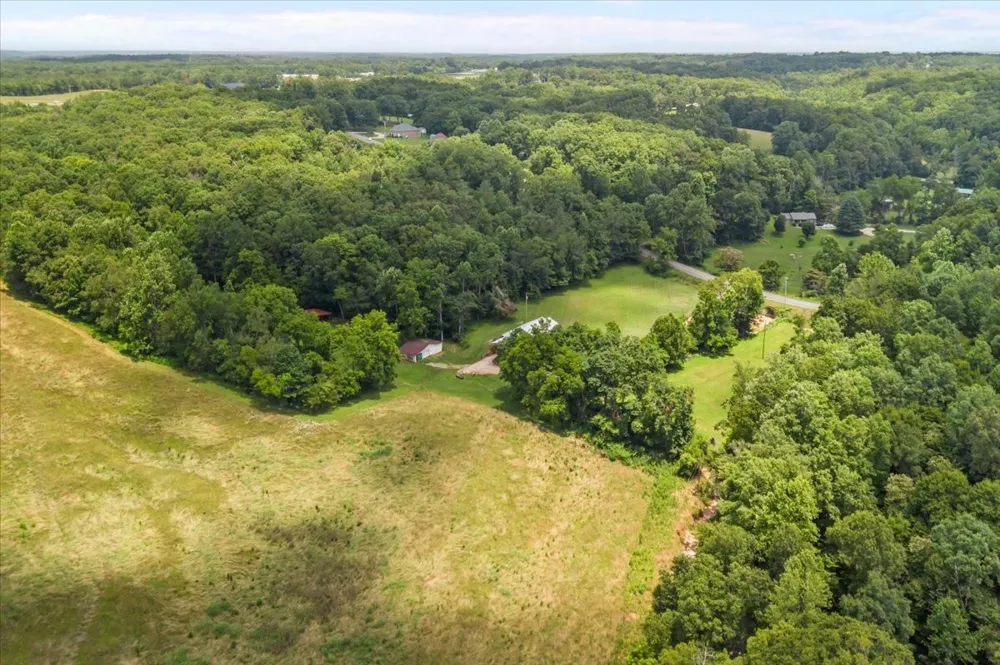 2035 Skyview Dr Centerville, TN 37033
