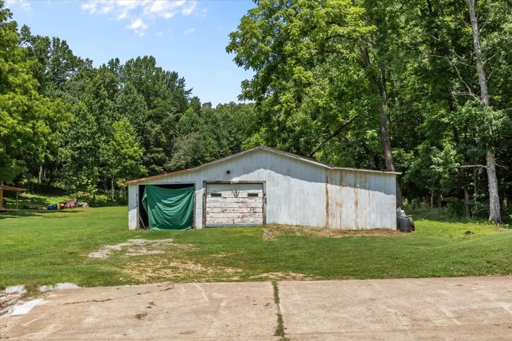 2035 Skyview Dr Centerville, TN 37033