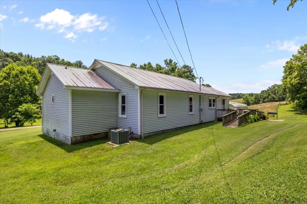 2035 Skyview Dr Centerville, TN 37033
