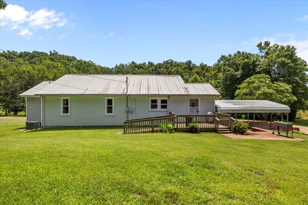 2035 Skyview Dr Centerville, TN 37033