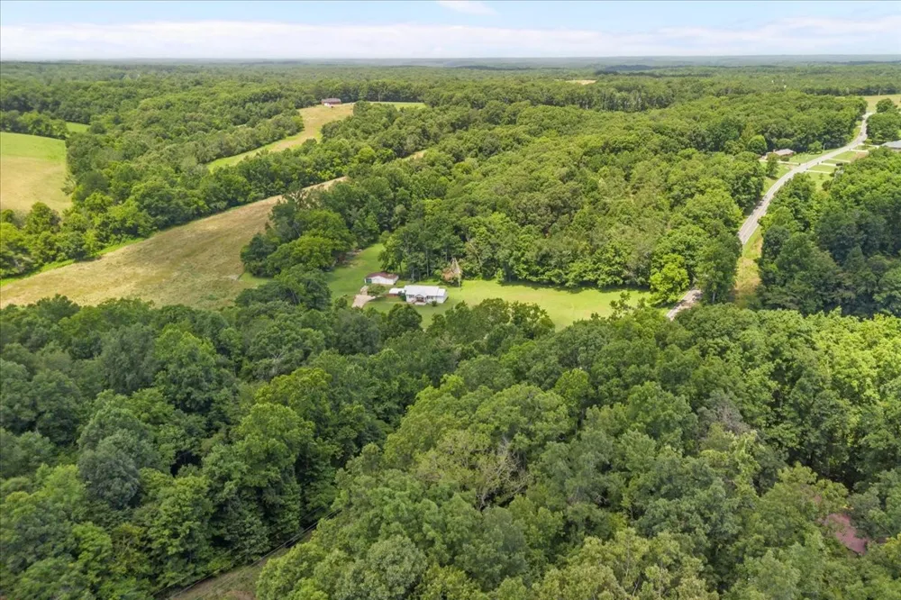 2035 Skyview Dr Centerville, TN 37033