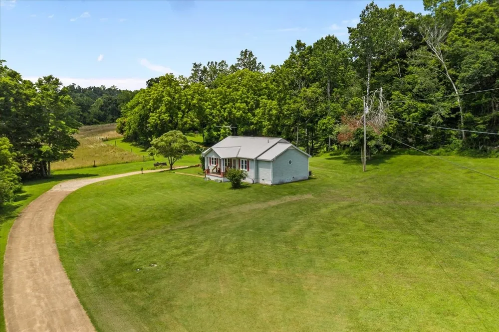 2035 Skyview Dr Centerville, TN 37033