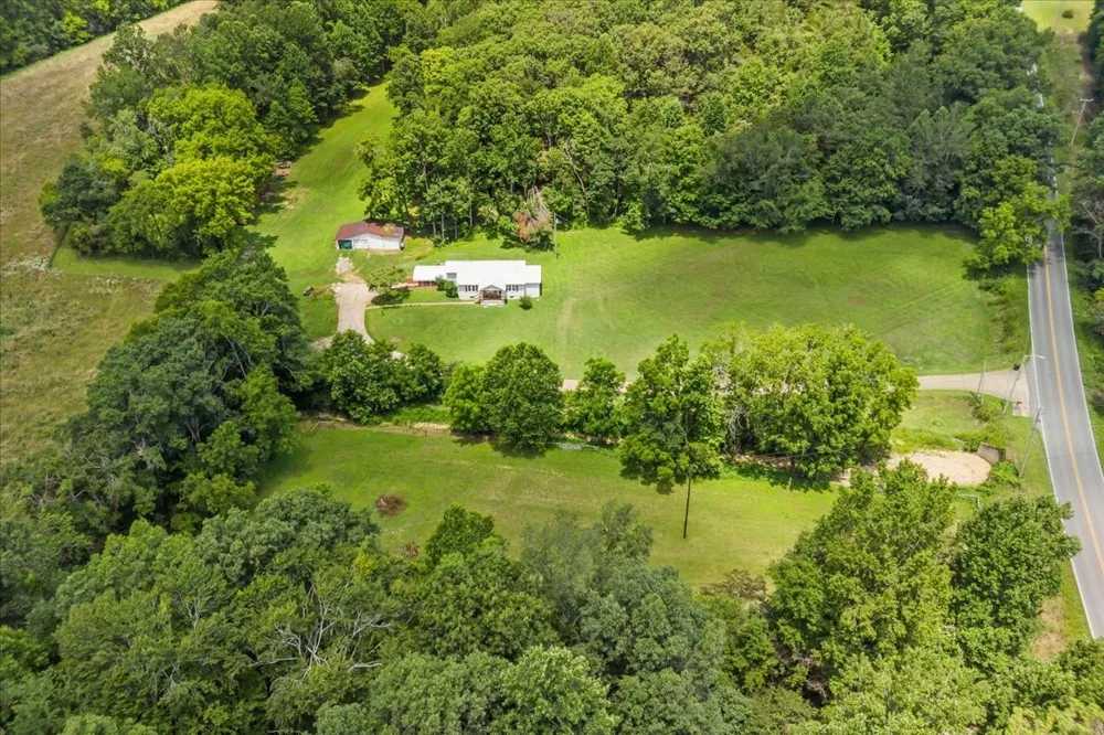 2035 Skyview Dr Centerville, TN 37033