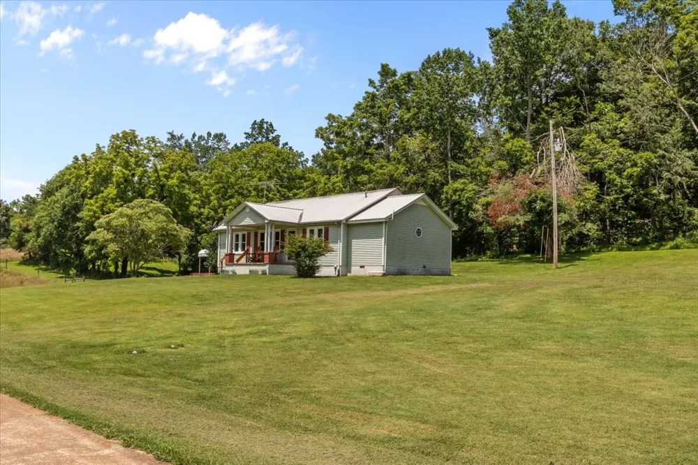 2035 Skyview Dr Centerville, TN 37033