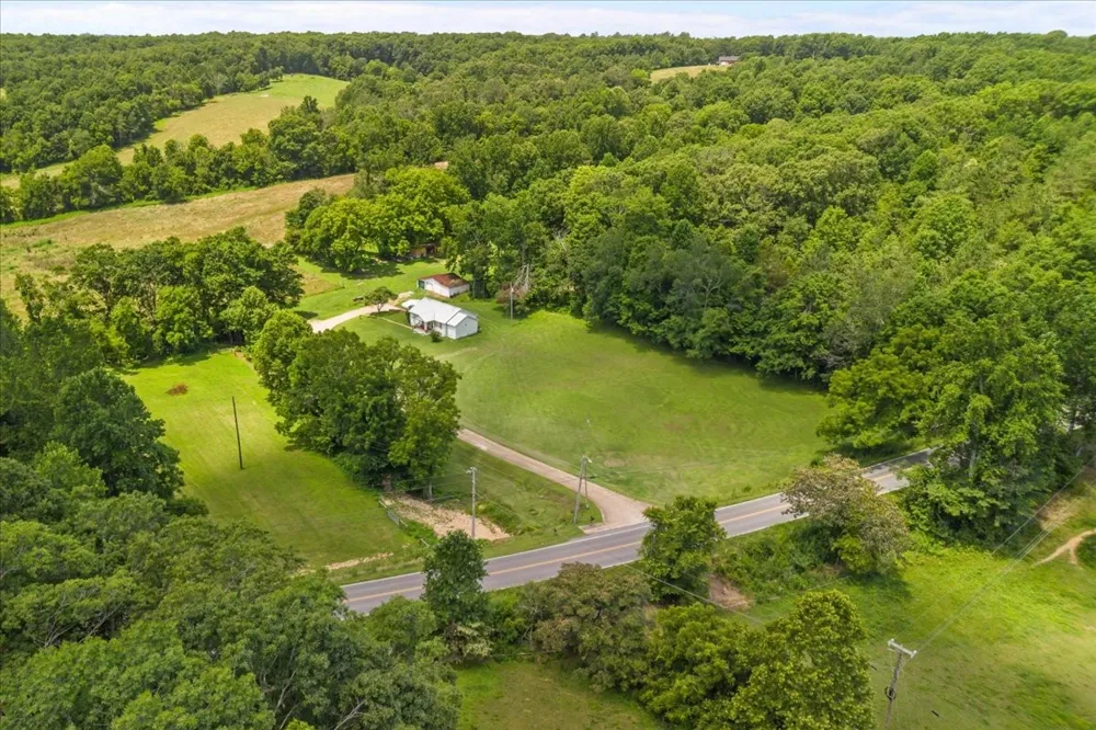 2035 Skyview Dr Centerville, TN 37033