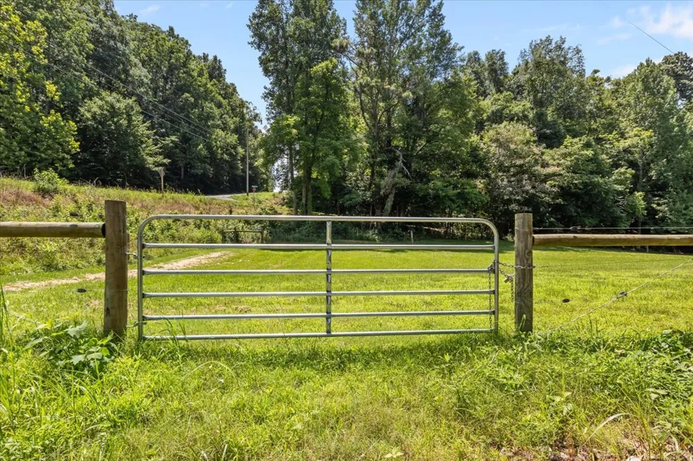 2035 Skyview Dr Centerville, TN 37033