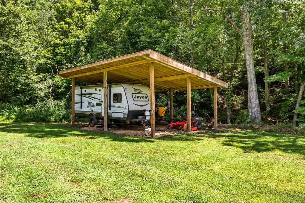 2035 Skyview Dr Centerville, TN 37033